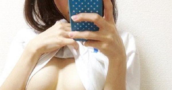 【激工口自撮り部】いやらしーい自分の体をネットに晒してる素人娘達の画像集！