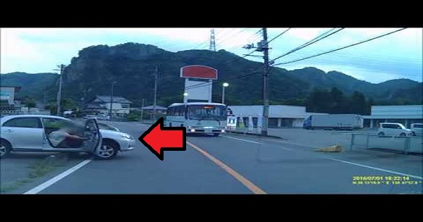 【おマヌケですなぁ～！】ローソンから無人の車が飛び出してきたんだけど・・・ｗｗｗ